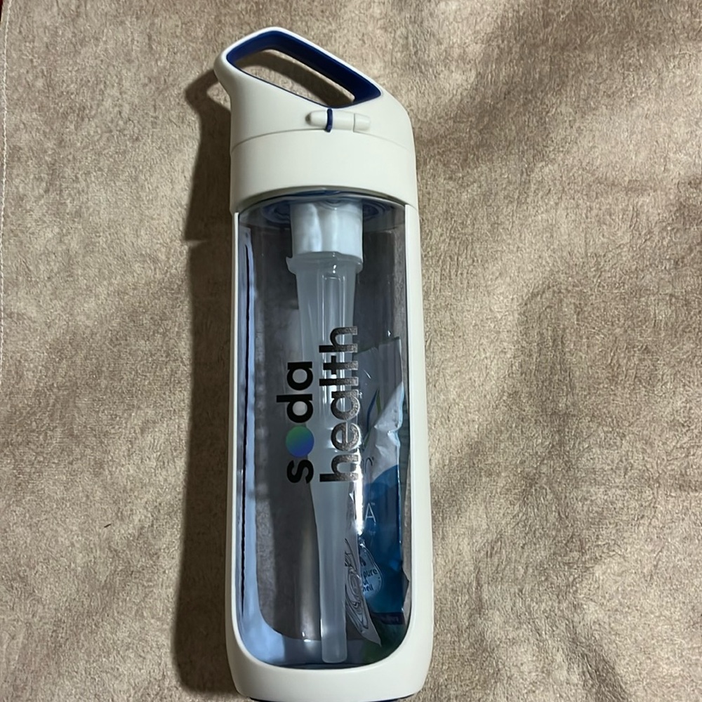 NEW KOR Water Filter Clear reusable water bottle 700 ml Volume
